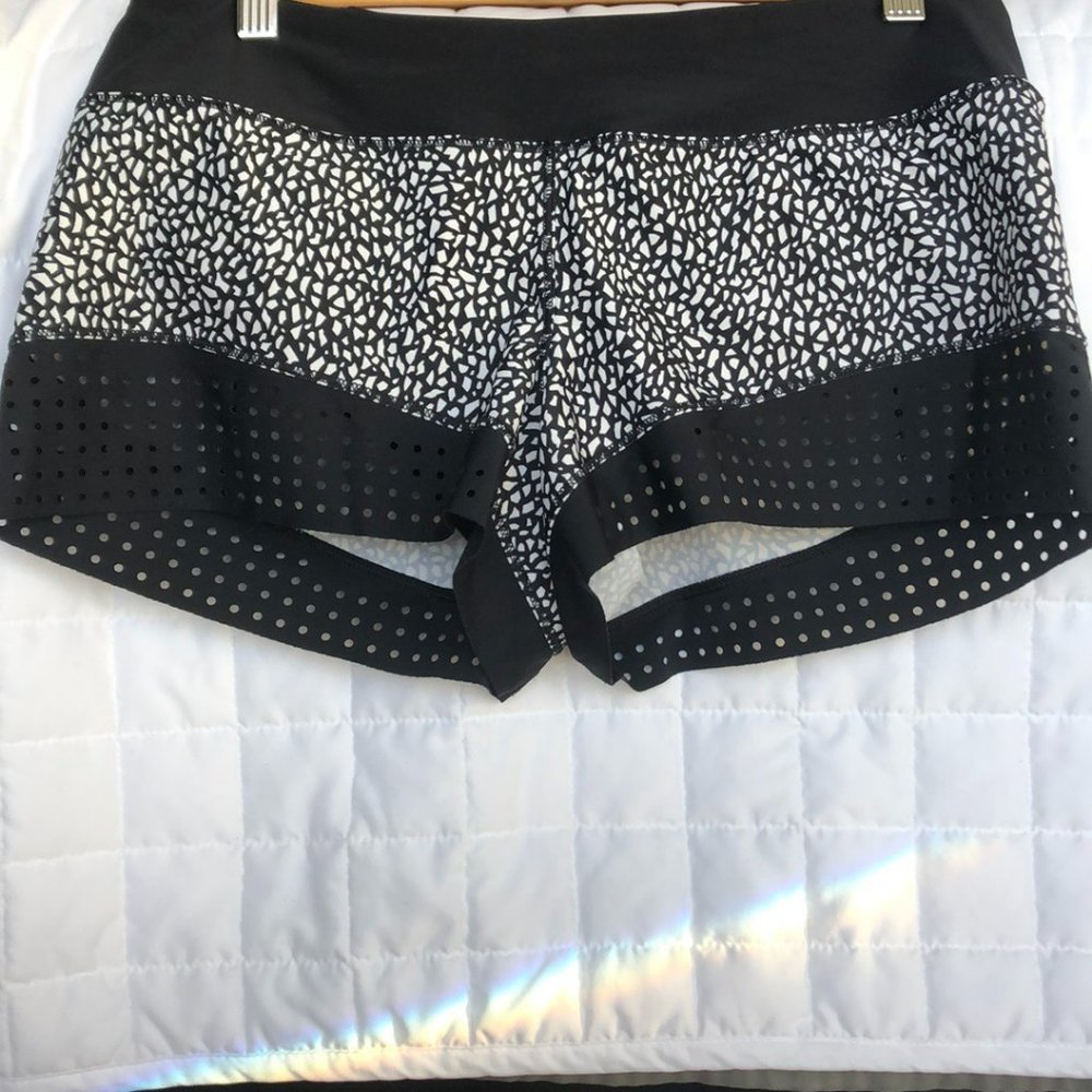 Lululemon lace speed up shorts